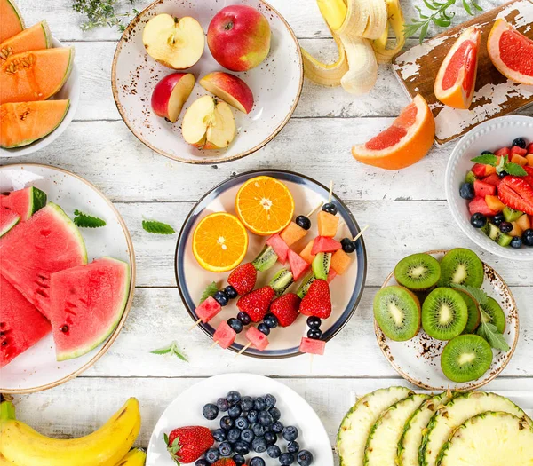 Frutas frescas mezcladas. Alimentación saludable. Fondo de fruta . — Foto de Stock