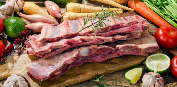 Costelas de carne fresca em bruto — Fotografia de Stock
