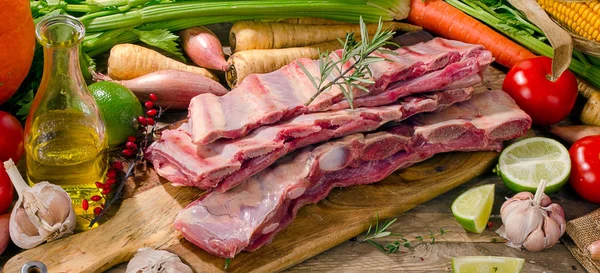 Raw beef ribs and vegetables — Stock Photo, Image