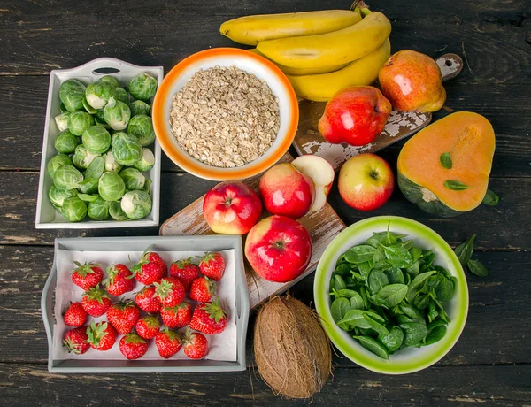 High Fiber Foods on a wooden table.