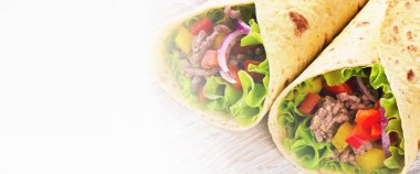 et ve sebze ile tortilla saran