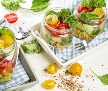 Taze sebze salatası..  