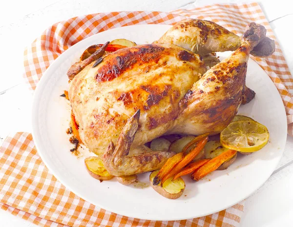 Volles gebratenes Hühnchen — Stockfoto