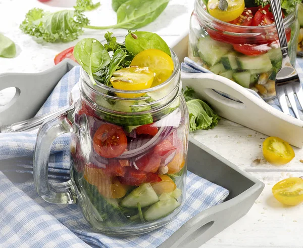 Salade de légumes frais. — Photo