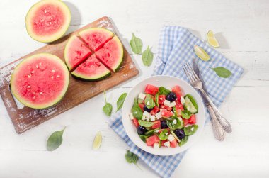 Karpuzlu taze salata.