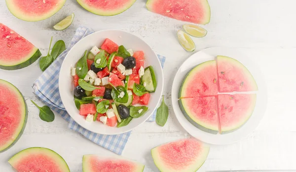 Frischer Salat mit Wassermelone — Stockfoto