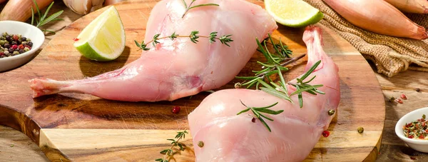 Raw rabbit legs — Stock Photo, Image