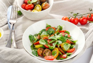 sağlıklı taze salata