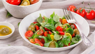 sağlıklı taze salata