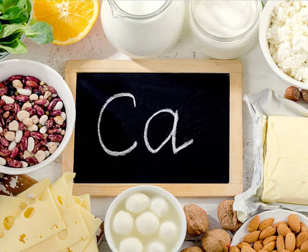 Produktgruppe, die reich an Kalzium ist. Gesunde Ernährung. — Stockfoto