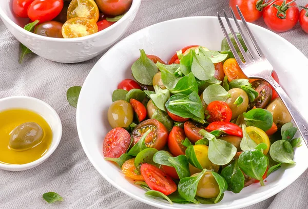 Fresh salad with tomatoes. — Stock Photo, Image