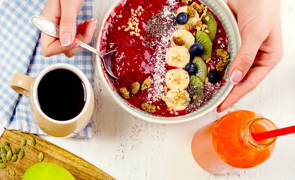 Sarapan dengan berry smoothie — Stok Foto