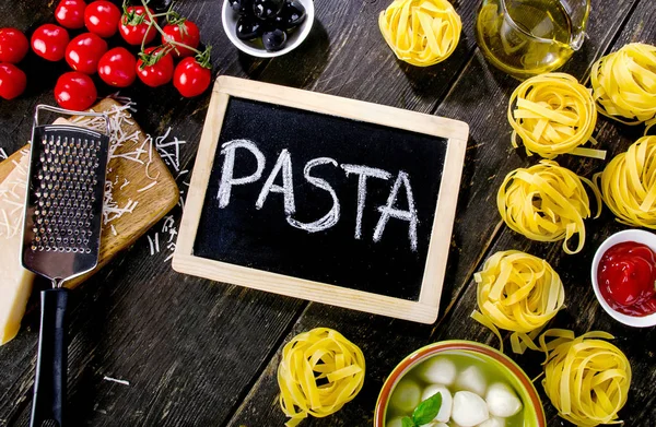 Olasz élelmiszer alapanyagok főzéshez — Stock Fotó