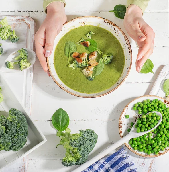 Woman holding bowl of soup — Stock Photo, Image