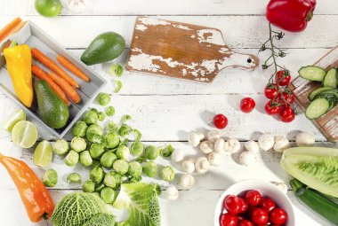 Taze çiğ sebzeler.   