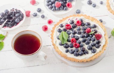 peynirli kek taze çilek ile