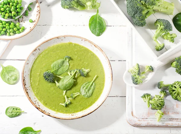 Zupa z zielonych warzyw — Zdjęcie stockowe