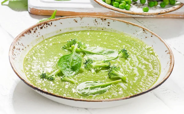 Bowl of green vegetables soup. — Stock Photo, Image