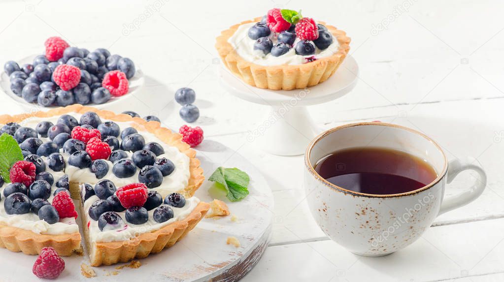  Cheese cake and cup of tea