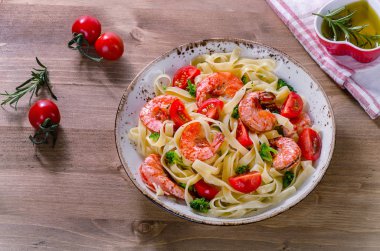 İtalyan makarna karides ile 