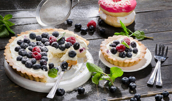 Сырный торт со свежими ягодами
