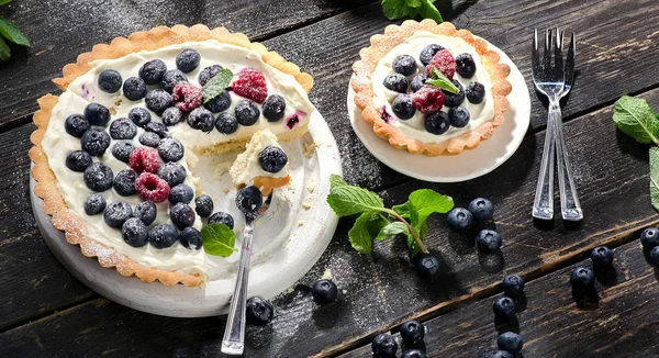 Tarta de queso con bayas frescas — Foto de Stock