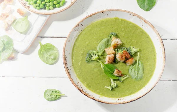 Bowl of green vegetables soup with croutons — Stock Image Bowl of green vegetables soup with croutons Stock Photo