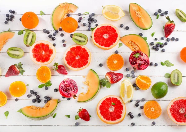 Frutas mixtas útiles maduras — Foto de Stock
