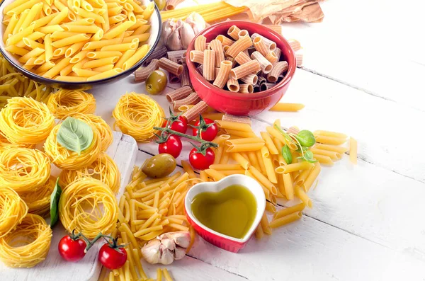 Olika typer av italiensk pasta — Stockfoto