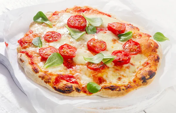 Smakelijke Italiaanse pizza — Stockfoto