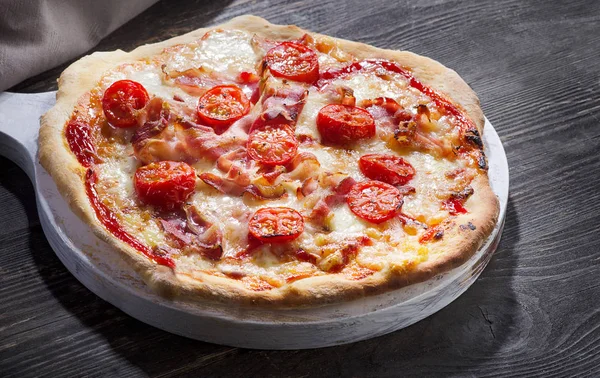 Zelfgemaakte lekkere pizza 's — Stockfoto