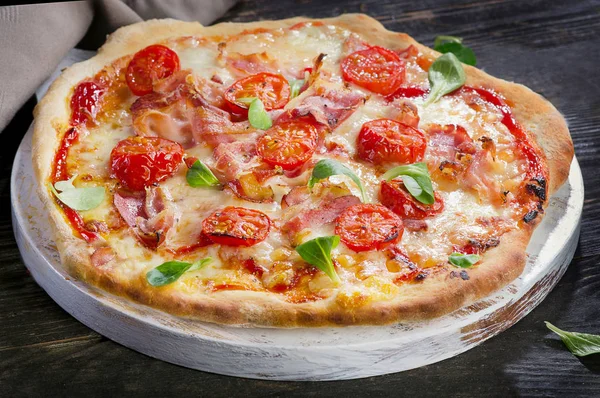 Zelfgemaakte lekkere pizza 's — Stockfoto