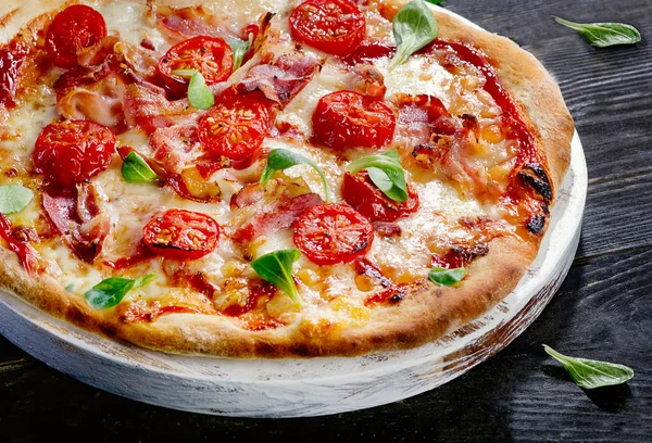 Zelfgemaakte lekkere pizza 's — Stockfoto