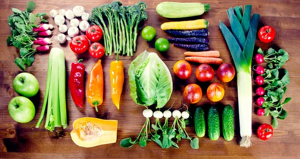 Frutas e produtos hortícolas frescos — Fotografia de Stock