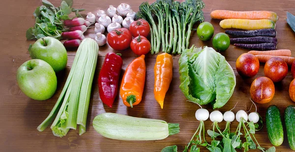 Frutas e produtos hortícolas frescos — Fotografia de Stock