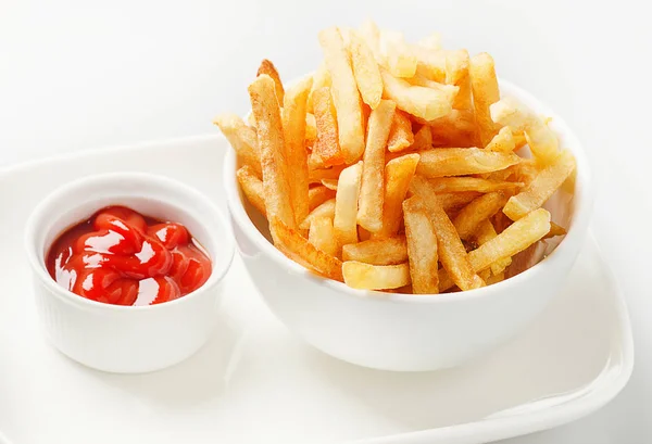 Batatas fritas com molho de tomate — Fotografia de Stock