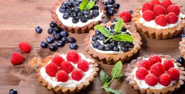 taze Ahududu ve yaban mersini ile lezzetli tart