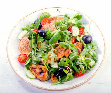 tavuk göğsü ve zeytinli Roka Salatası 