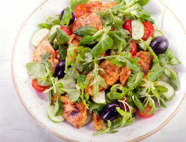 tavuk göğsü ve zeytinli Roka Salatası 