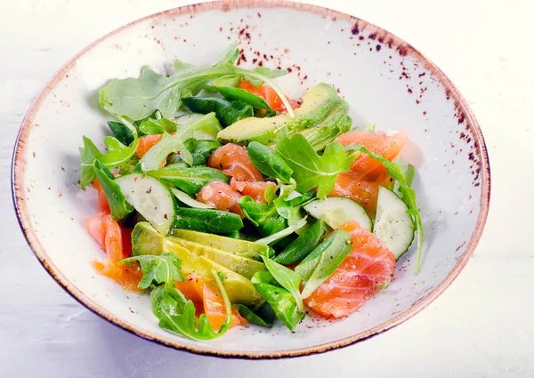 Somon salata salatalık ve roka 