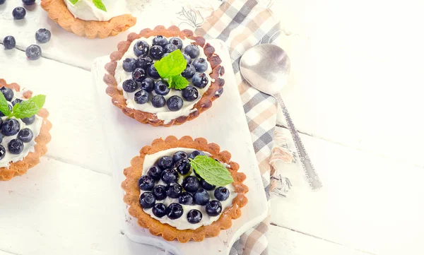 Sweet tarts with fresh blueberries — Stock Photo, Image