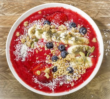 Muz ile tepesinde sağlıklı güler yüzlü