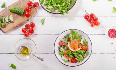 taze sebze ile Somon salata