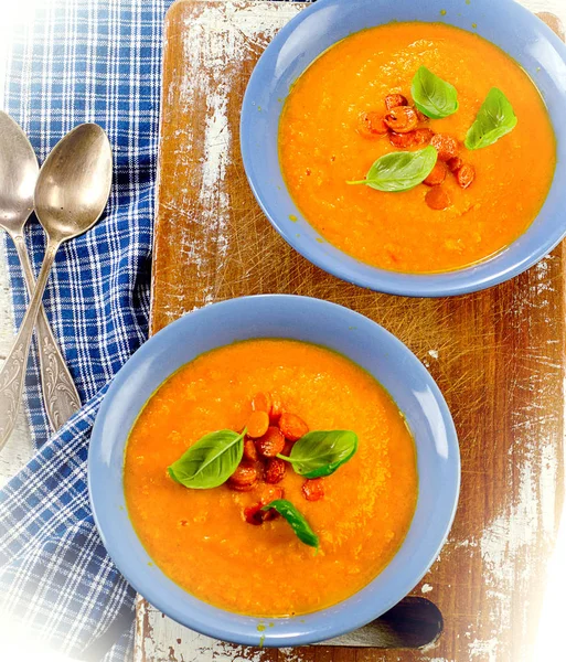 Sopa de cenoura com torradas — Fotografia de Stock