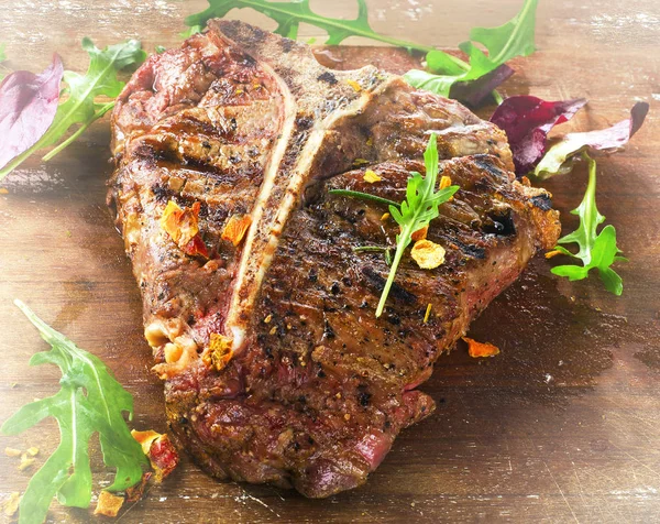 Barbecue alla griglia T-Bone Steak — Foto Stock