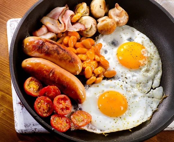 Engelsk frukost i stekpanna — Stockfoto