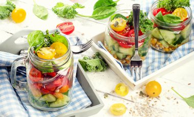 Taze sebze salatası.