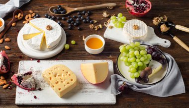 üzüm ve ceviz ile peynir