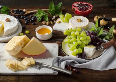 різні типи сиру з винограду