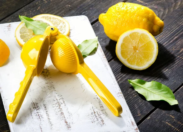 Lemon Squeezer and fresh lemons — Stock Photo, Image